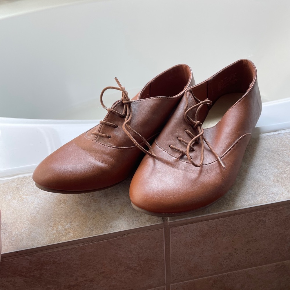 Never worn. Brown oxfords women’s shoes